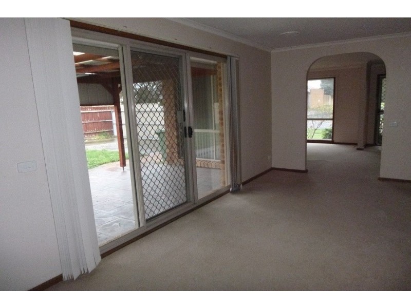 14 Josephine Avenue, Cranbourne North VIC 3977