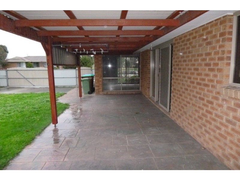 14 Josephine Avenue, Cranbourne North VIC 3977