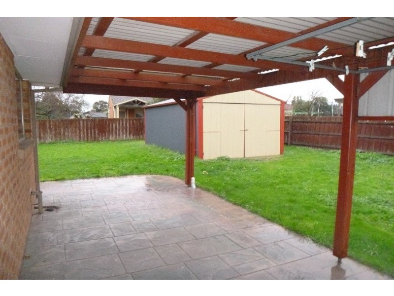 14 Josephine Avenue, Cranbourne North VIC 3977