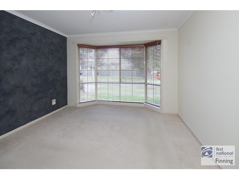 24 Montrose Way, Cranbourne West VIC 3977