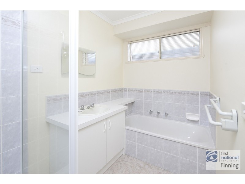 24 Montrose Way, Cranbourne West VIC 3977