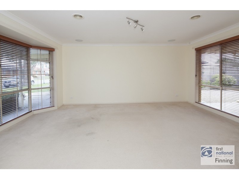 24 Montrose Way, Cranbourne West VIC 3977