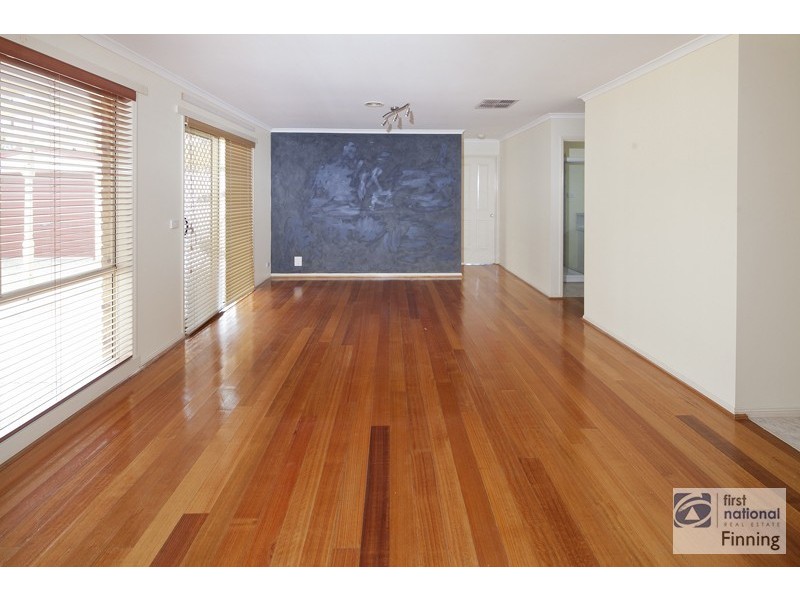 24 Montrose Way, Cranbourne West VIC 3977