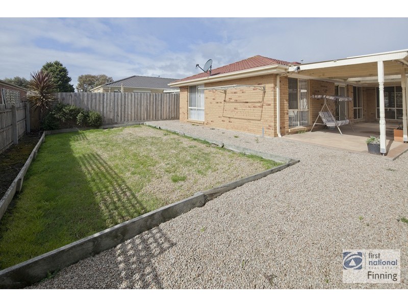 24 Montrose Way, Cranbourne West VIC 3977