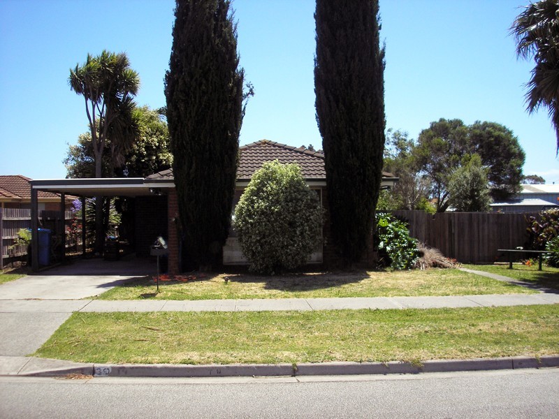 39 Navarre Drive, Cranbourne West VIC 3977