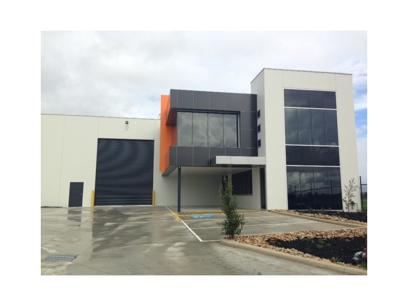 9 Paramount Blvd, Cranbourne VIC 3977