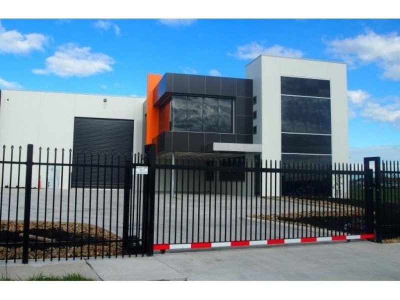 9 Paramount Blvd, Cranbourne VIC 3977