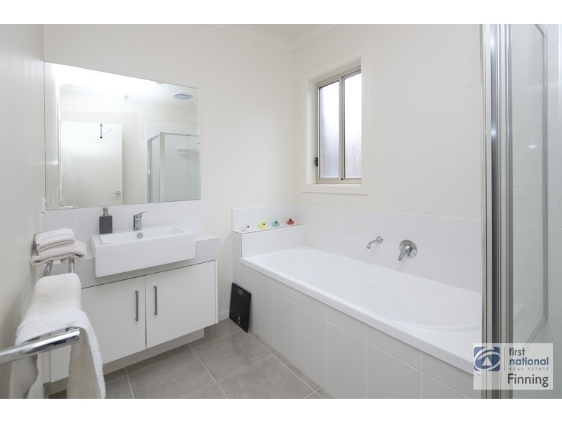 24 Nobel Dve, Cranbourne West VIC 3977