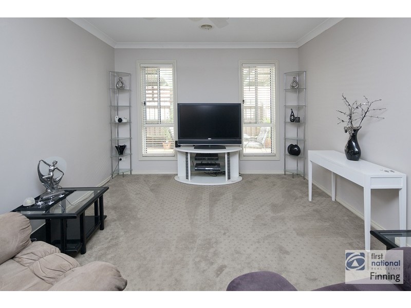 10 Kingsbarn Court, Cranbourne VIC 3977