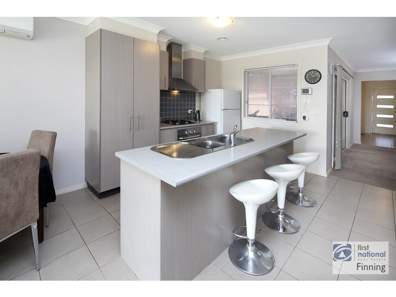 10 Kingsbarn Court, Cranbourne VIC 3977