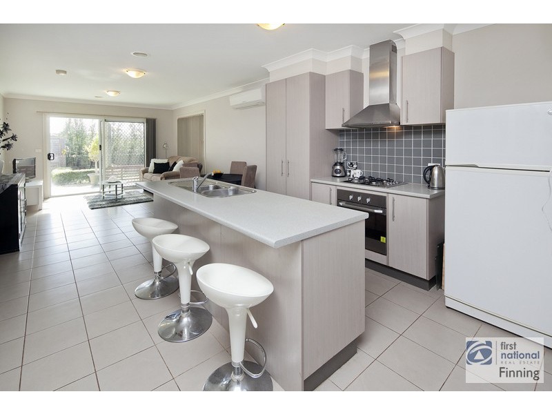 10 Kingsbarn Court, Cranbourne VIC 3977