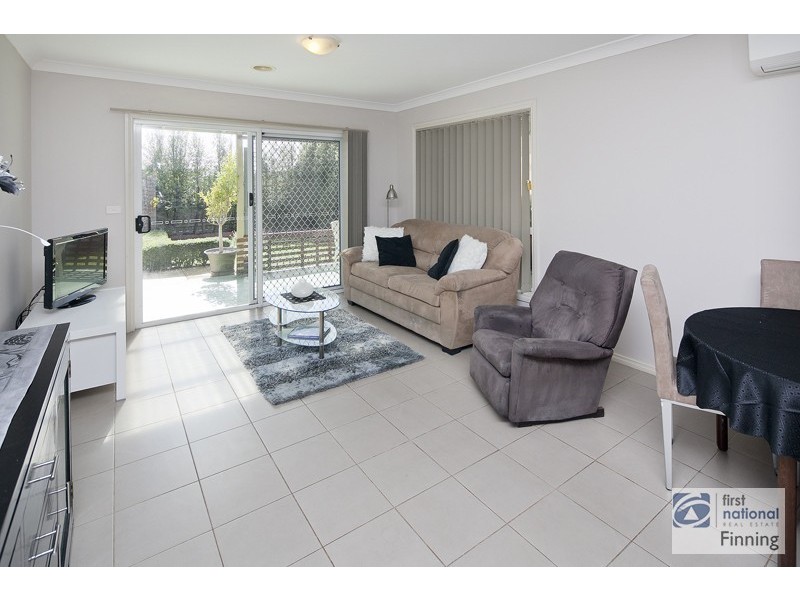 10 Kingsbarn Court, Cranbourne VIC 3977