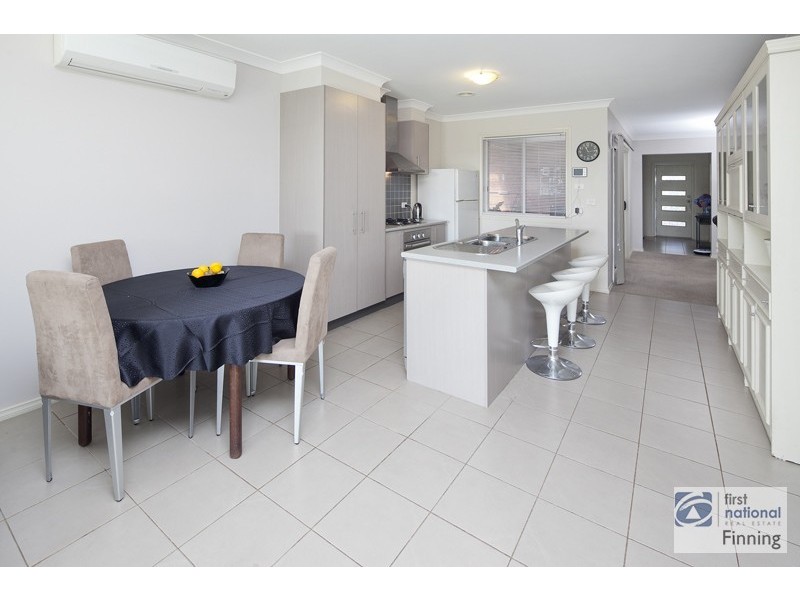 10 Kingsbarn Court, Cranbourne VIC 3977