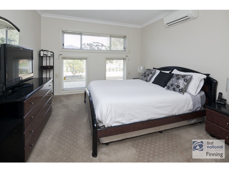 10 Kingsbarn Court, Cranbourne VIC 3977