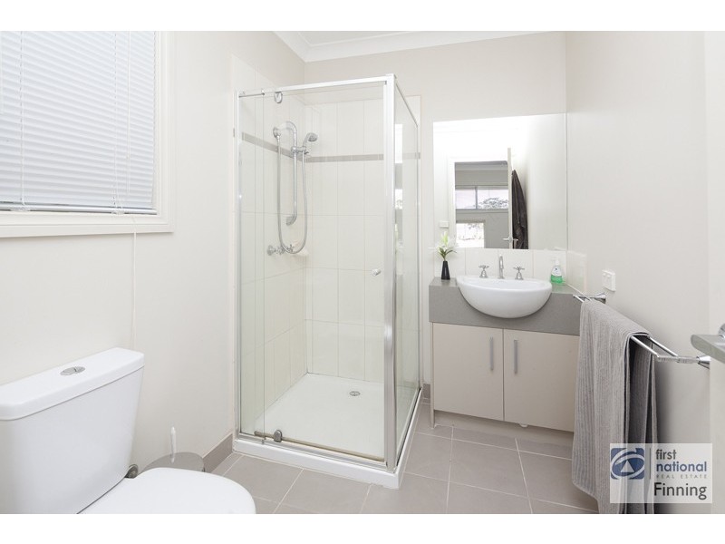 10 Kingsbarn Court, Cranbourne VIC 3977