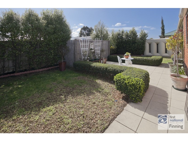 10 Kingsbarn Court, Cranbourne VIC 3977