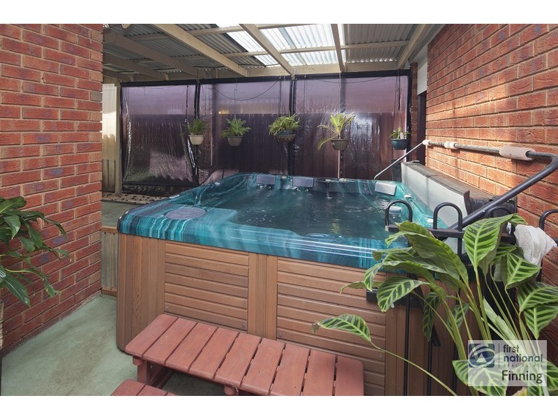 10 Kingsbarn Court, Cranbourne VIC 3977