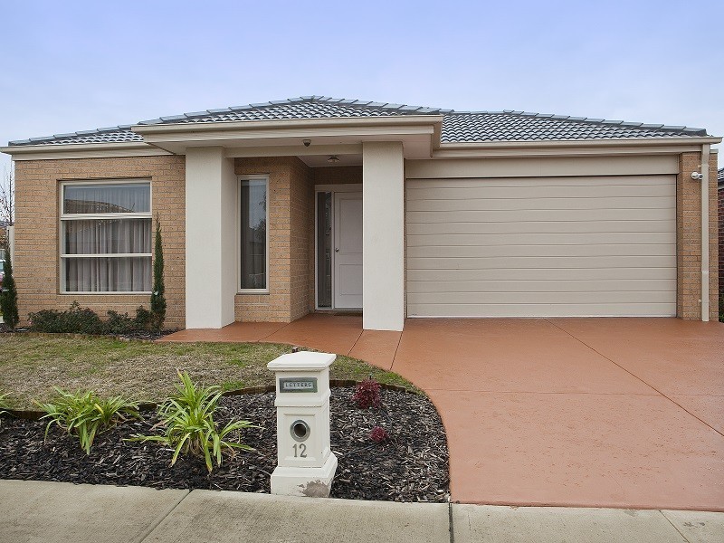12 Hill Farm Drive, Clyde VIC 3978