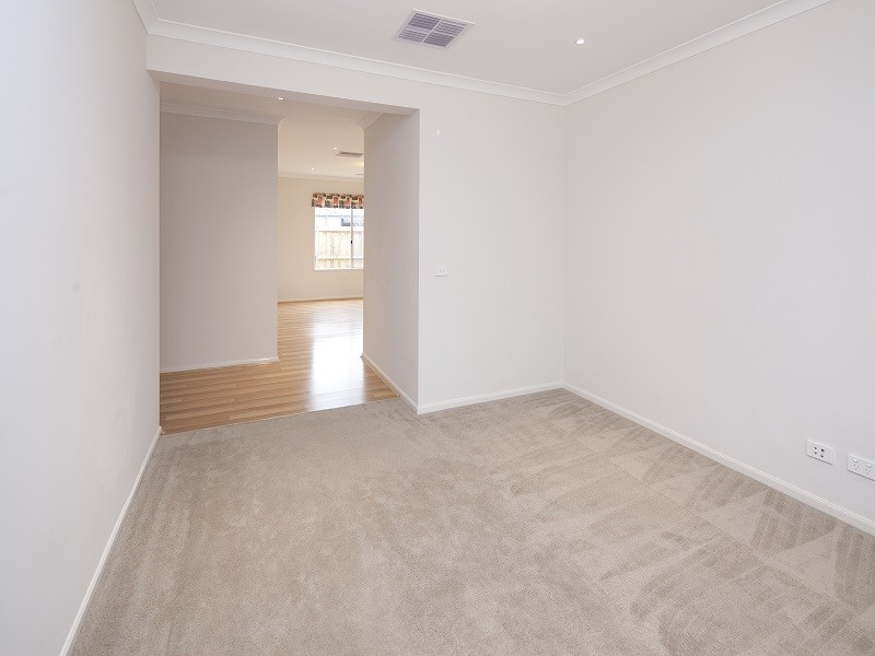 12 Hill Farm Drive, Clyde VIC 3978