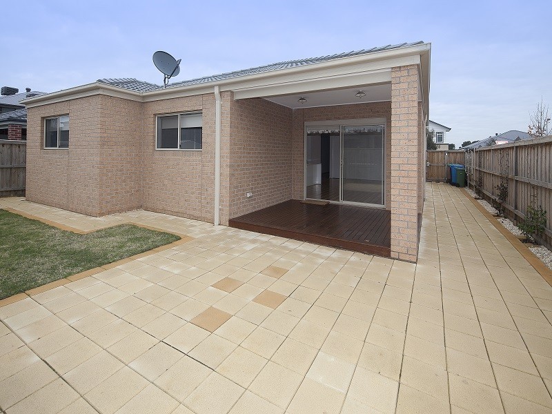 12 Hill Farm Drive, Clyde VIC 3978