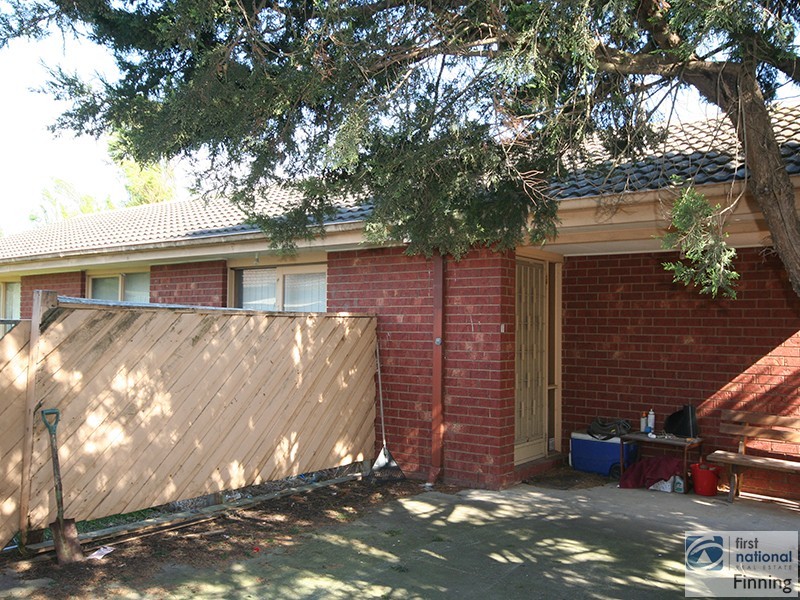 8 Sturt Court, Cranbourne North VIC 3977