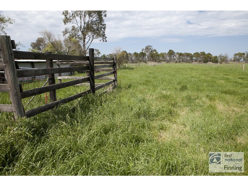 870 KooWeeRup Rd, Modella VIC 3816