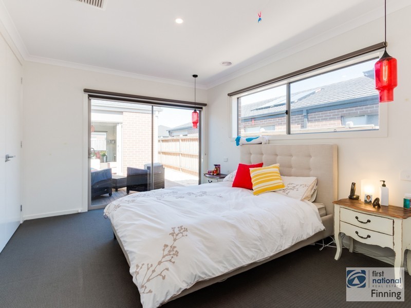 77 Brocker street, Clyde North VIC 3978