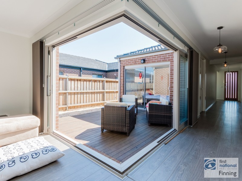 77 Brocker street, Clyde North VIC 3978