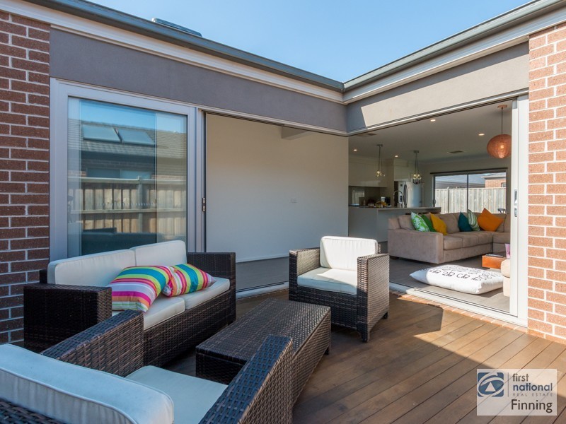 77 Brocker street, Clyde North VIC 3978