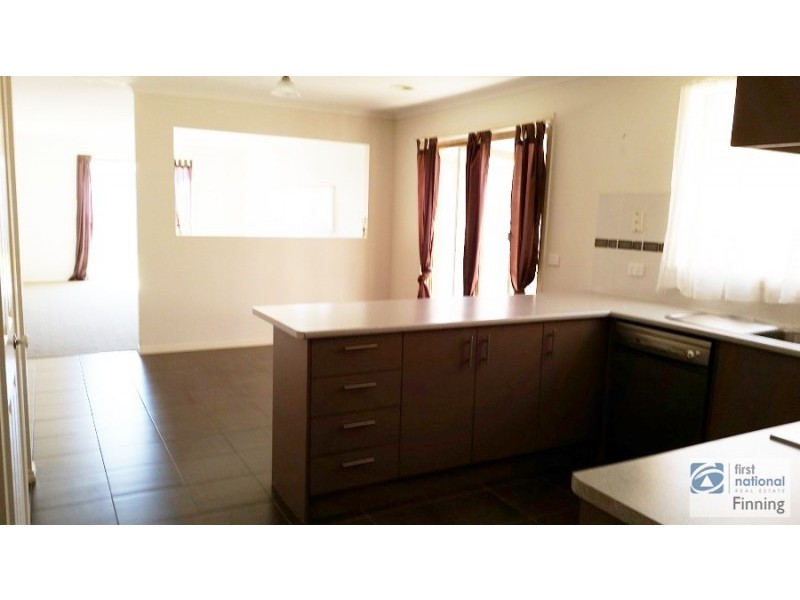 69 Calais Circuit, Cranbourne West VIC 3977