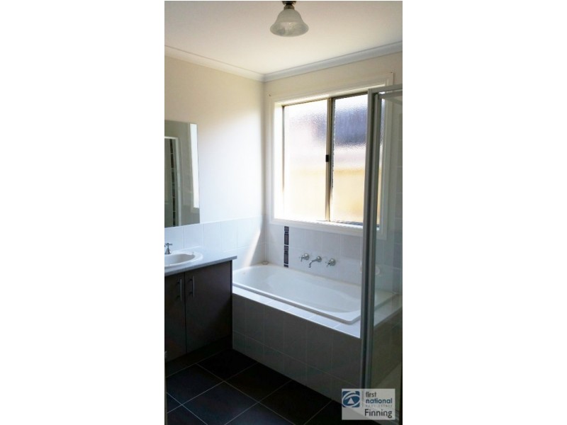 69 Calais Circuit, Cranbourne West VIC 3977