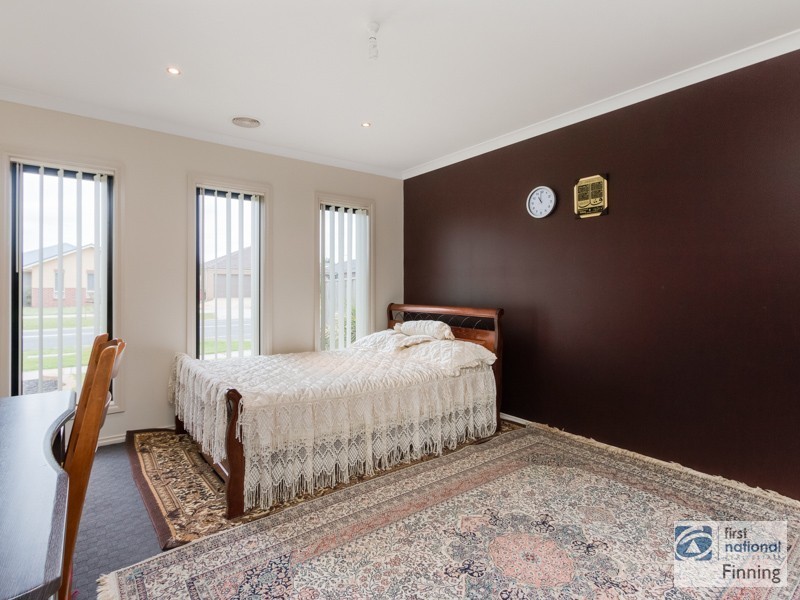 60 Thunderbolt Drive, Cranbourne East VIC 3977