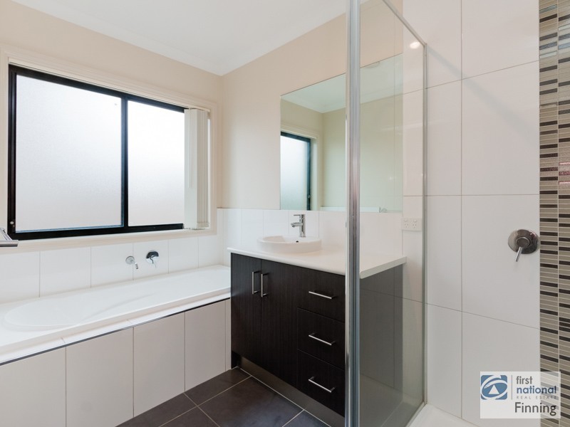 60 Thunderbolt Drive, Cranbourne East VIC 3977