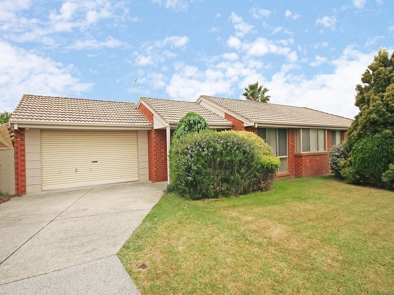 45 Lawless Drive, Cranbourne North VIC 3977