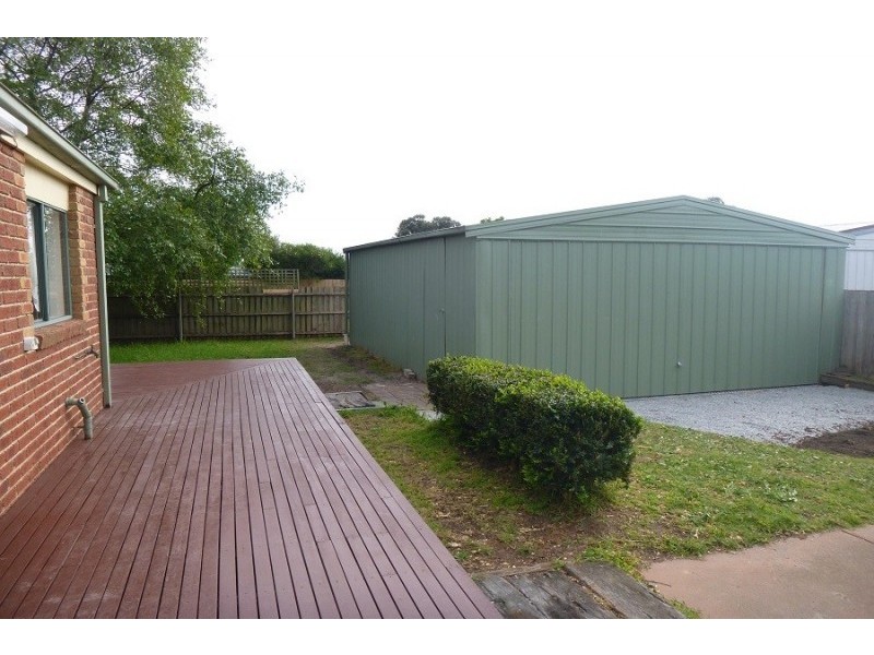 19 Navarre Drive, Cranbourne West VIC 3977