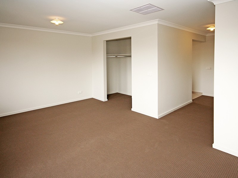 31 Green Gully Way, Clyde VIC 3978