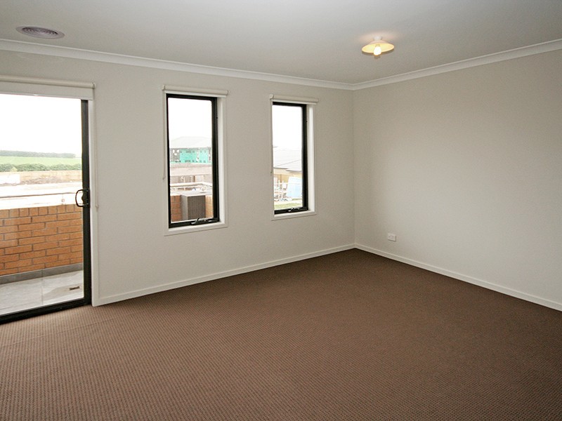 31 Green Gully Way, Clyde VIC 3978
