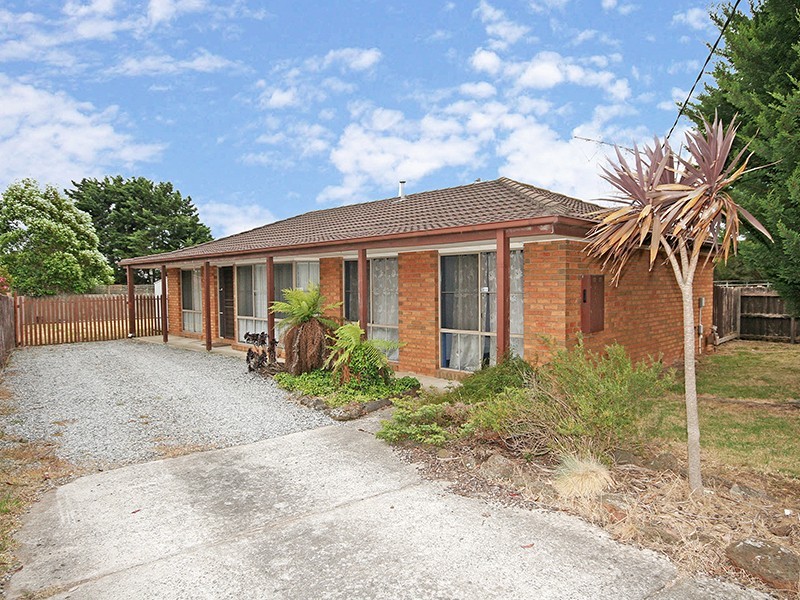 102 Clairmont Avenue, Cranbourne VIC 3977