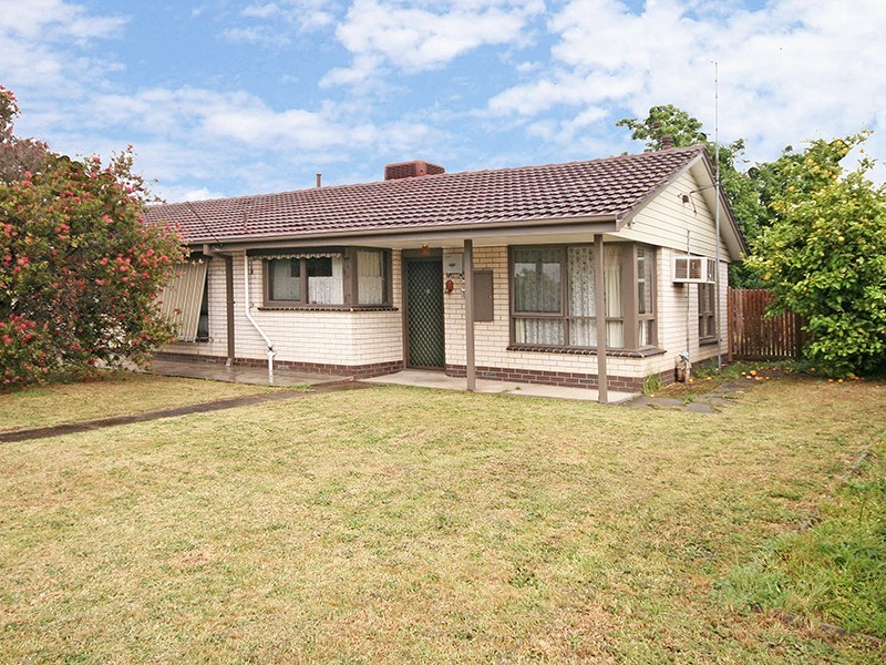 13 McLaren Avenue, Cranbourne VIC 3977