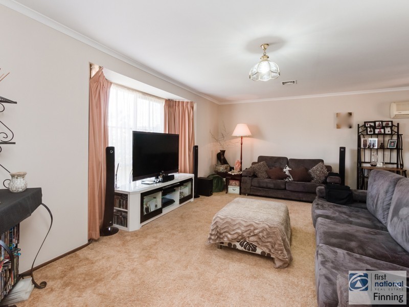 29 Courtenay Avenue, Cranbourne North VIC 3977