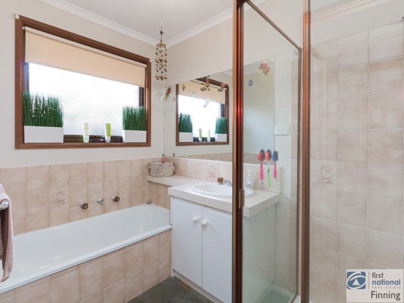 29 Courtenay Avenue, Cranbourne North VIC 3977