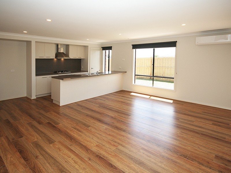 4 Pasadena Boulevard, Clyde VIC 3978