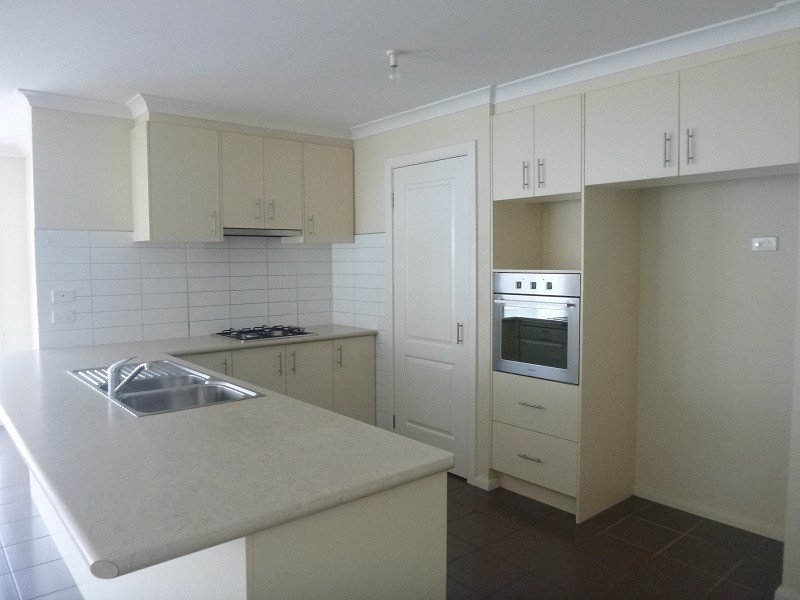 41 Broad Oak Drive, Cranbourne East VIC 3977