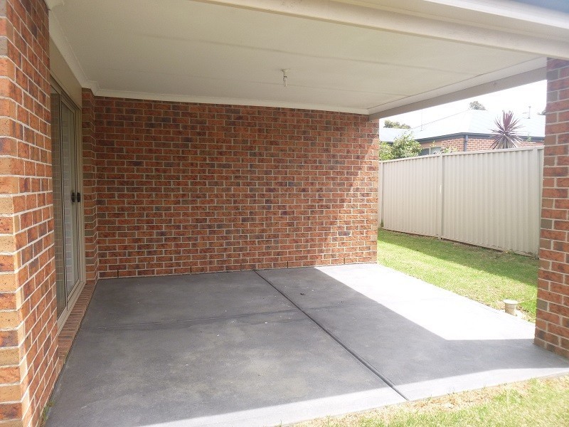 41 Broad Oak Drive, Cranbourne East VIC 3977