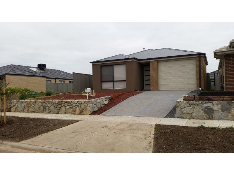 35 Arrow Road, Cranbourne East VIC 3977