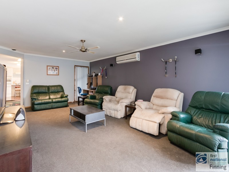 6 Craigton Court, Cranbourne North VIC 3977