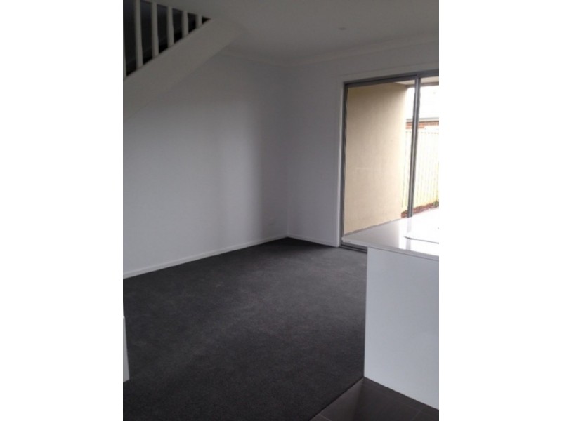 10 Aviara Walk, Cranbourne VIC 3977