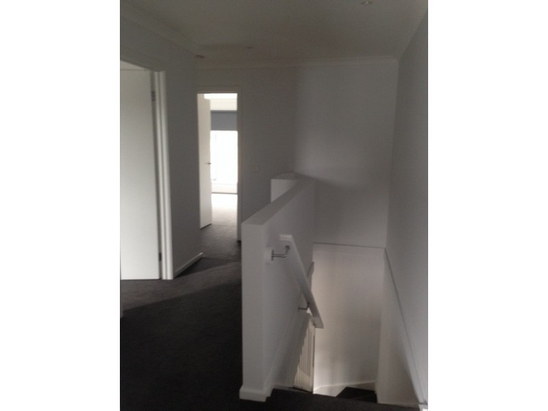 10 Aviara Walk, Cranbourne VIC 3977