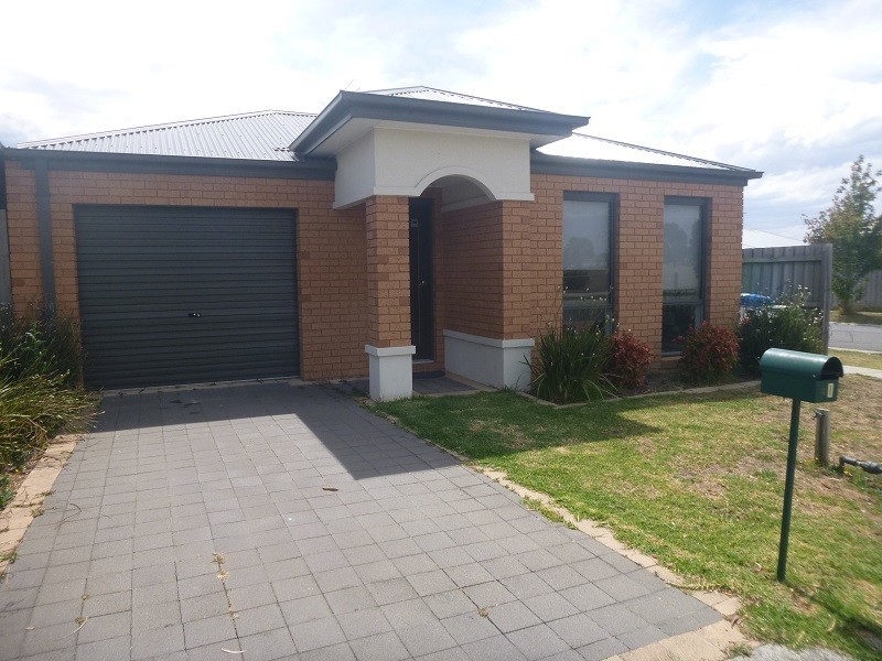 41 Calais Circuit, Cranbourne West VIC 3977