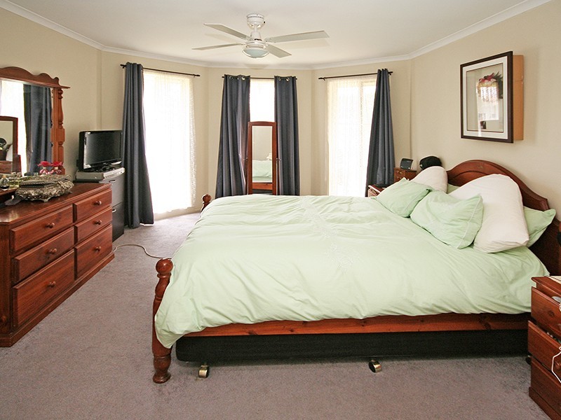 233 Monahans Road, Cranbourne West VIC 3977